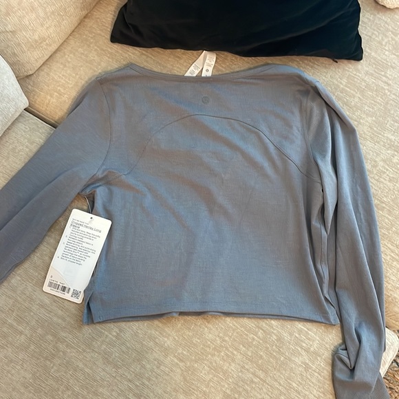 Lululemon Cropped Henley Long Sleeve in Heathered Asphalt Grey / White - Picture 4 of 5